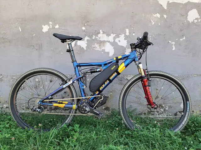 Full-suspension blu e gialla